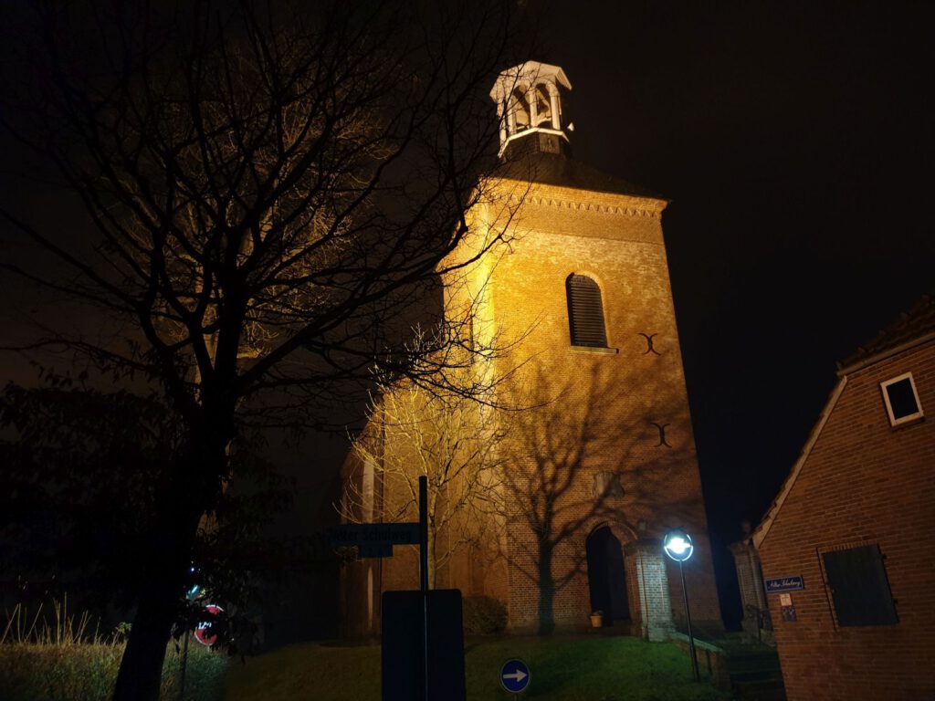 So wird die St.-Nicolai-Kirche auch am heiligen Abend trotz Corona erstrahlen
