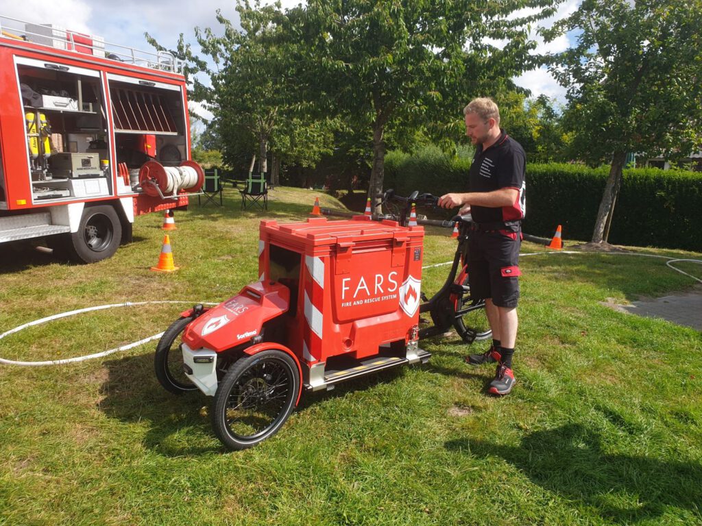 Die Fa. FARS aus Esens präsentierte ihr Feuerwehr-Lastenfahrrad