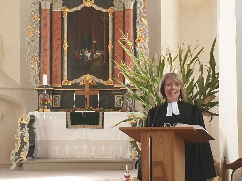 Pastorin Dr. Annerose De Cruyenaere feierte den Erntedank-Gottesdienst