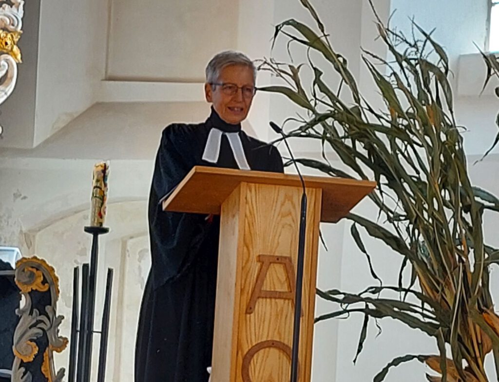 Pastorin i.R. Rosemarie Giese hielt die Jubel-Predigt für die erkrankte Pastorin Dr. Annerose De Cruyenaere