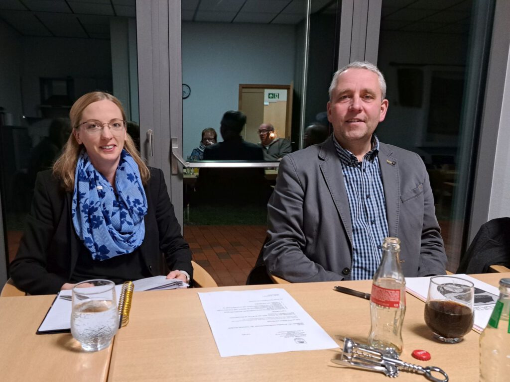 Sandra Lange und Bürgermeister René Weiler-Rodenbäck berichteten dem Ausschuss