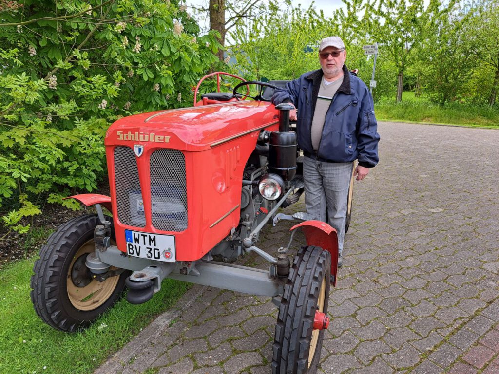 Heinz Bütgen hat seinen 30 Jahre alten Schlüter komplett auseinandergenommen und wieder zusammen gebaut. Die TÜV-Prüfung hat er jetzt bestanden.