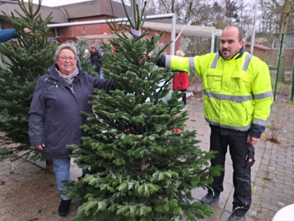 Schon 2023 hatte Sven Vogel Ute Peters einen Weihnachtsbaum verkauft