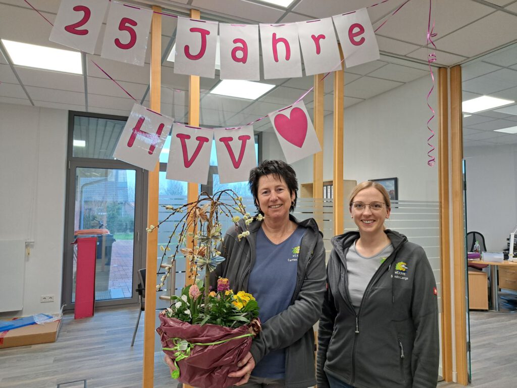 HVV-Geschäftsführerin Sandra Lange gratulierte Carmen Saalberg zu ihrem Jubiläum