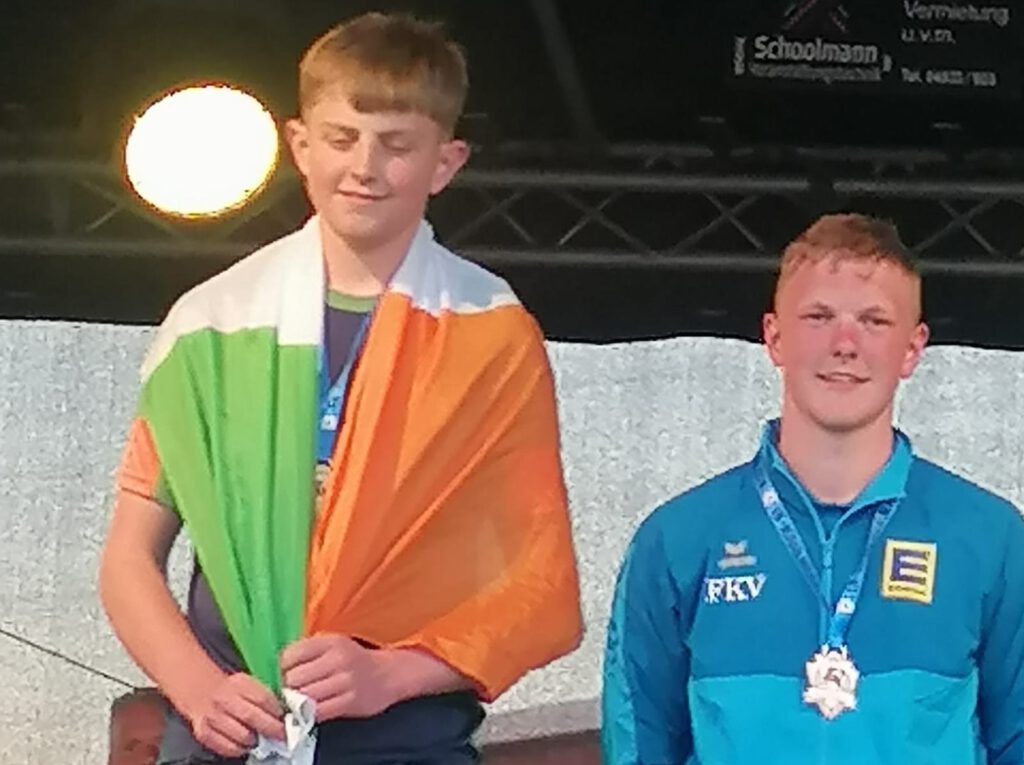 Siegerehrung. der stolze Oke Goldenstein freut sich über Bronze und Liam Murphy aus Irland gewinnt Gold 