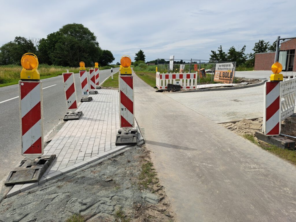 Die Einsatzausfahrt ist fertig, der Radweg ist auch wieder befahrbar