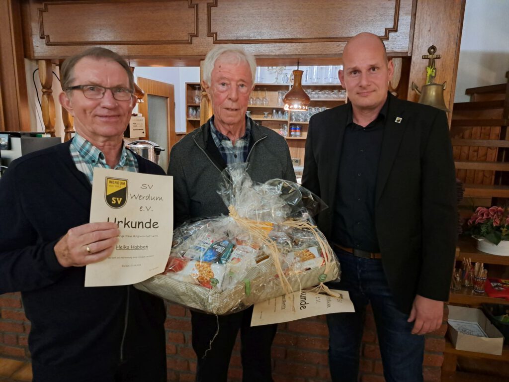 60 Jahre SV-Mitglieder sind Ehrenvorsitzender Heiko Habben und Ferdinand Rohlfs