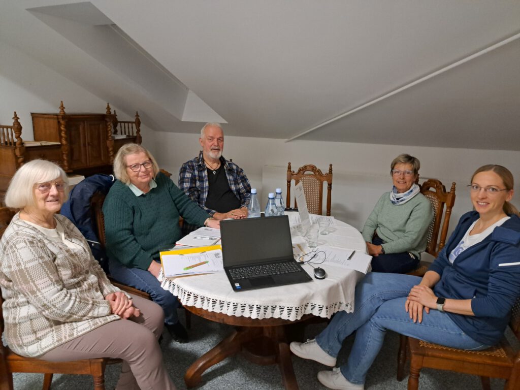 Vorstandssitzung im "Burgzimmer" V.L.: Herta Daniels, Christa und Rainer Vollenbruch, Brigitte Pithan und Sandra Lange. 