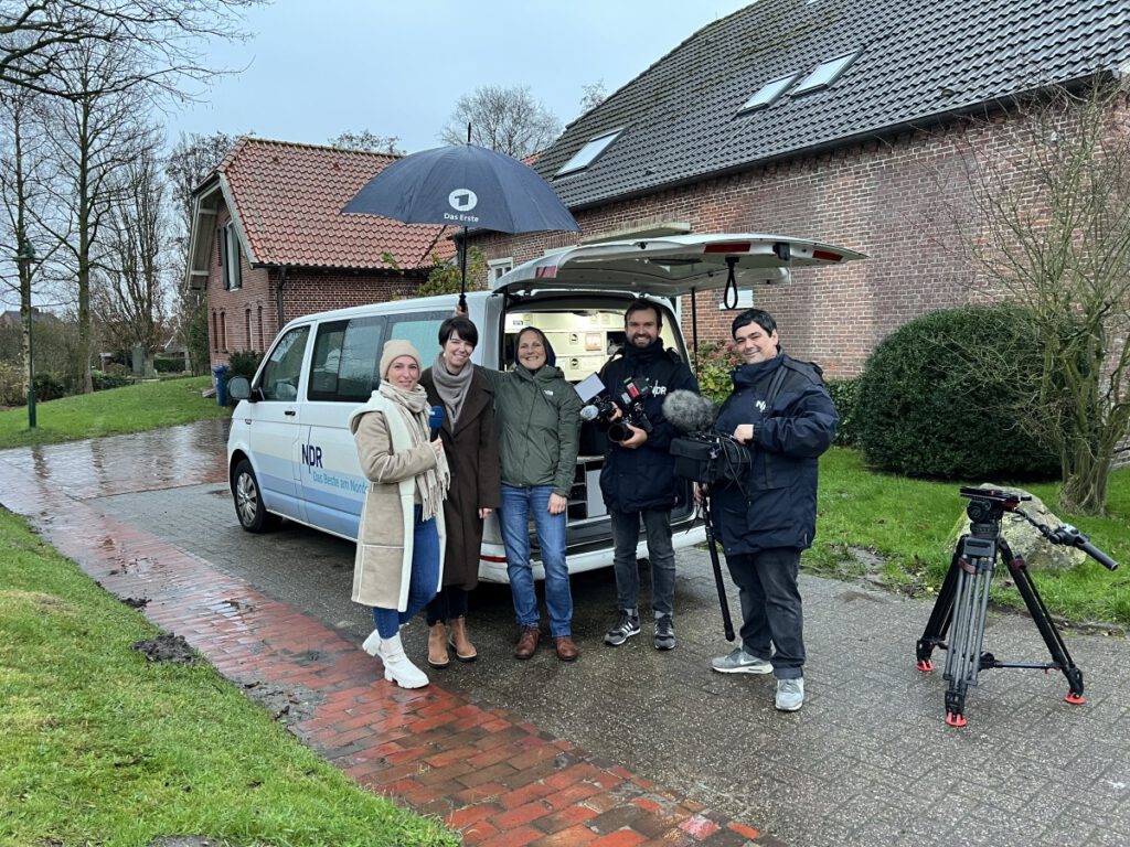 Alles im Kasten - das Team des NDR verabschiedet sich von Julia Uelsmann und Katy Sandmann