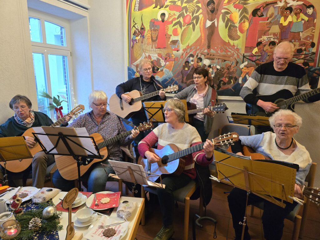 Für die musikalische Begleitung sorgte der Gitarrensingkreis unter der Leitung von Else Doege 